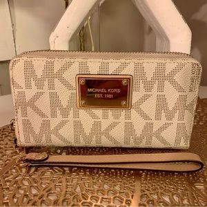 Michael Kors Wristlet Wallet